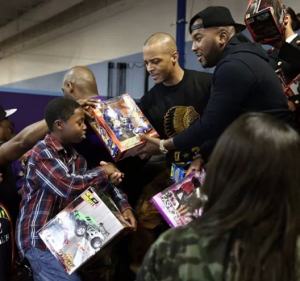 TI and Jeezy kicked off an exciting weekend of giving back in Atlanta at Metroplex Games in partnership with Fulton County. The natives gave gifts including toys, clothing and coats to more than 3,500 kids.